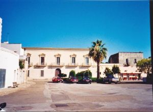 Lucugnano - Piazza Girolamo Comi.